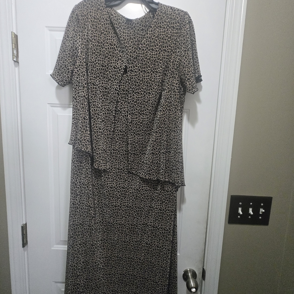 Connected Apparel Leopard Print Maxi Skirt Set